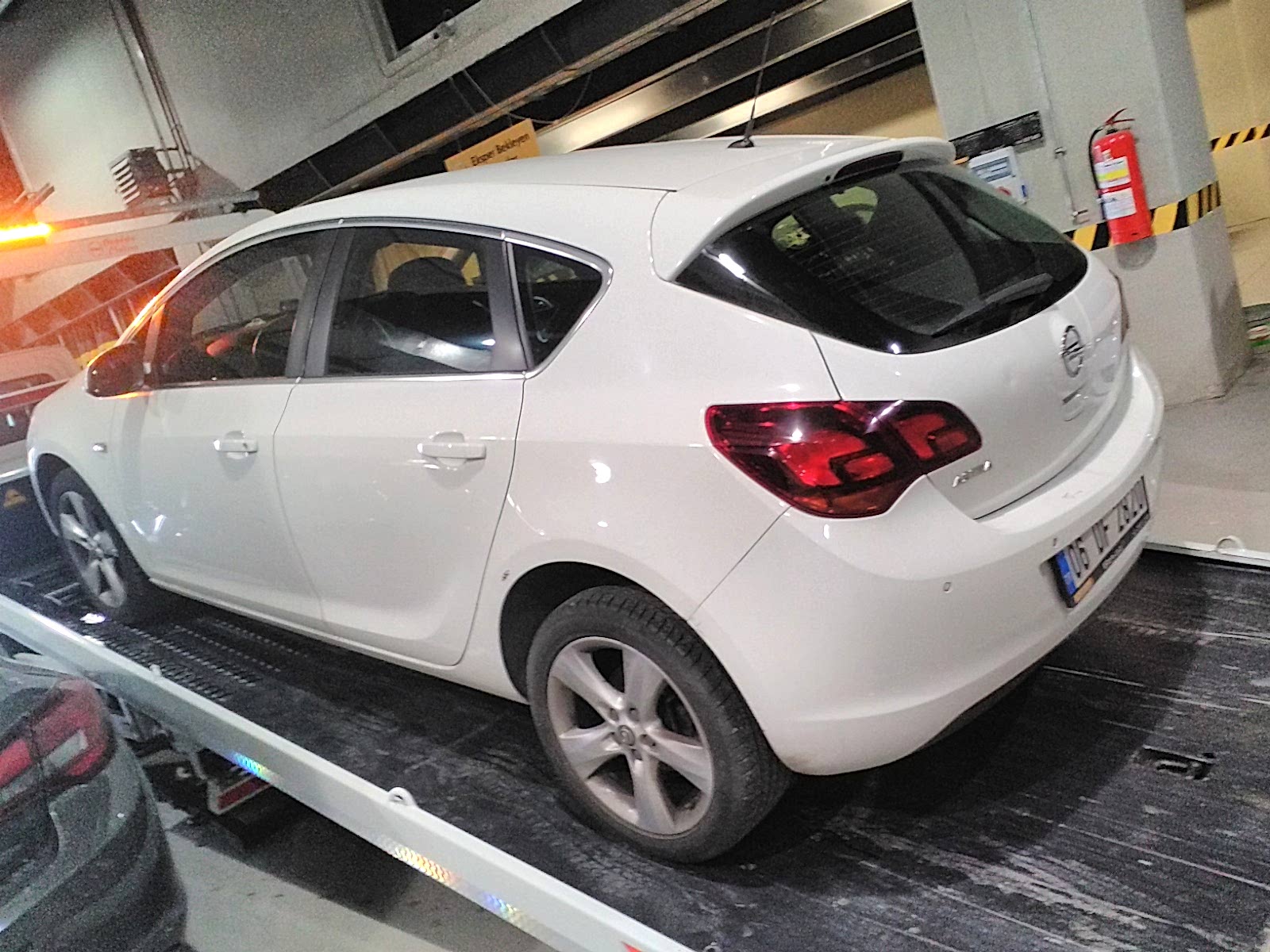 Yukarı Dikmen Oto Kurtarıcı Yol Yardım Oto Çekici